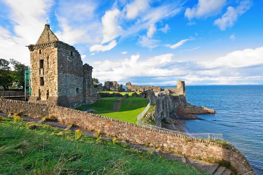 Edinburgh: St Andrews, Dunnottar Castle & Falkland Tour - Smart packing tips for 11 hours in Scottish weather