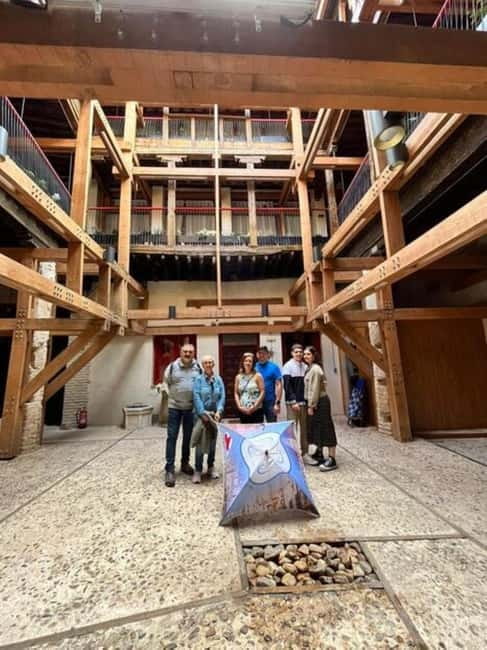 English Tour Toledo Complete with Patio-Palace House ⭐⭐⭐⭐⭐ - Finding the pink flag at Calle Armas and getting oriented fast