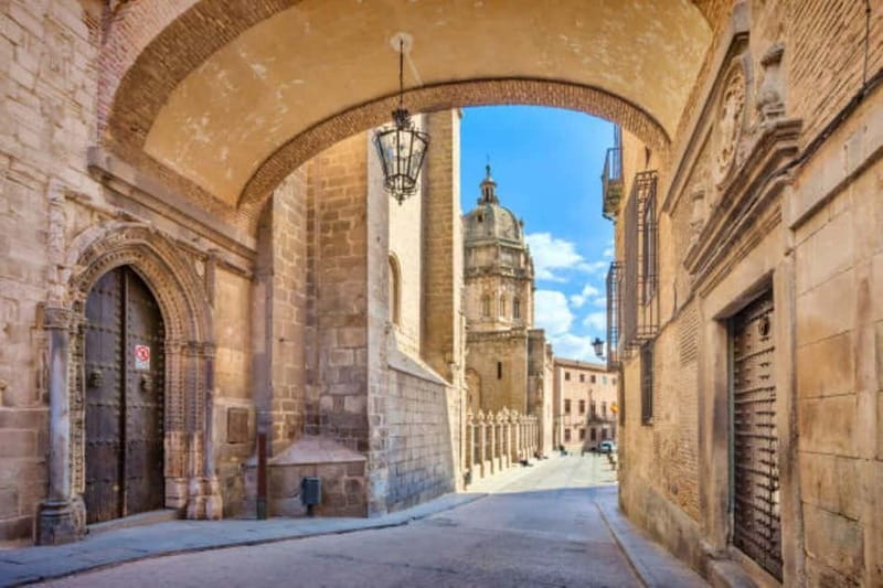 English Tour Toledo Complete with Patio-Palace House ⭐⭐⭐⭐⭐ - From the Alcázar of Toledo to the steel and sword story