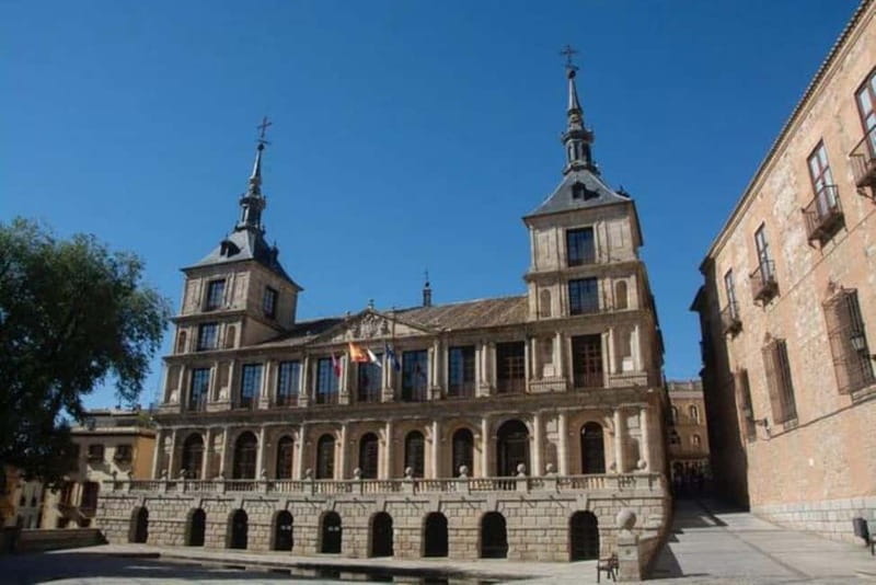 English Tour Toledo Complete with Patio-Palace House ⭐⭐⭐⭐⭐ - Price and value: $11 for an entry stop plus guided orientation