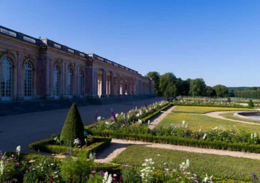 Excursion from Paris to Versailles Palace by Tootbus - The Versailles app audio: a smart way to avoid getting lost in details