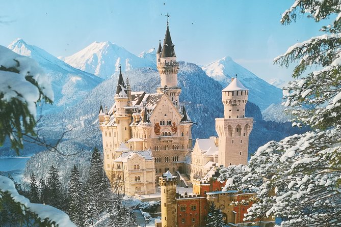 Express 6 tour from Munich to Neuschwasntein Castle - Neuschwanstein entry: skip-the-line tickets, then follow the castle program