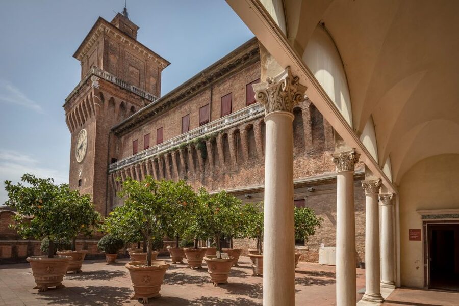 Ferrara: Estense Castle Guided Tour - First-floor medieval halls and the cannons’ flight: the fortress part makes sense