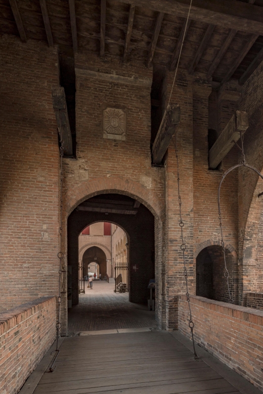 Ferrara: Estense Castle Guided Tour - Frescoes and Estense secrets: how the legends add texture