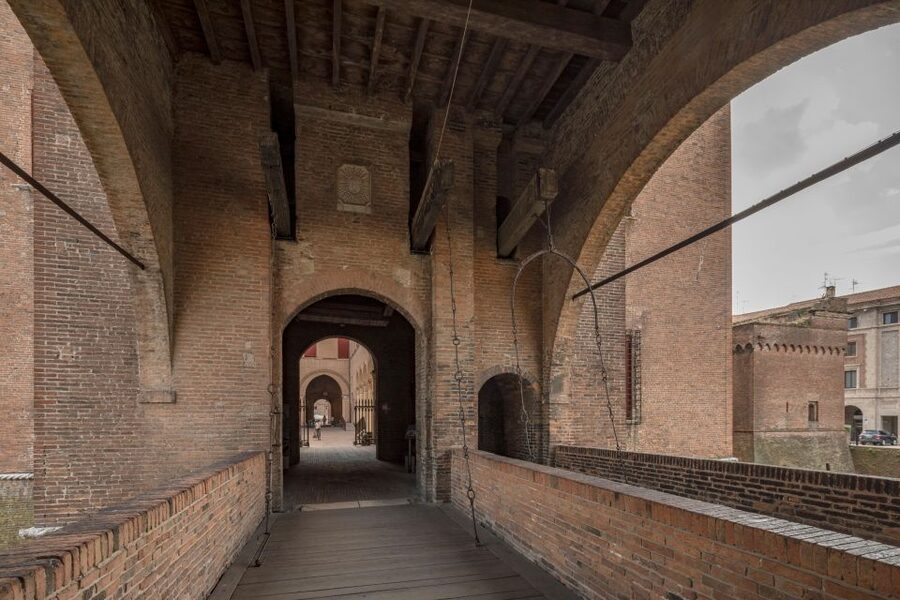 Ferrara: Estense Castle Guided Tour - Meeting point and pacing: what your first 30 minutes should look like