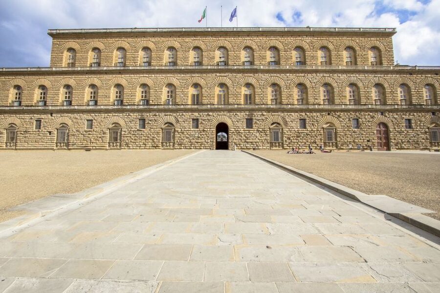 Florence: Pitti Palace Entry Ticket and Guided Walking Tour - Meeting at Palazzo Pitti and Getting Inside Fast