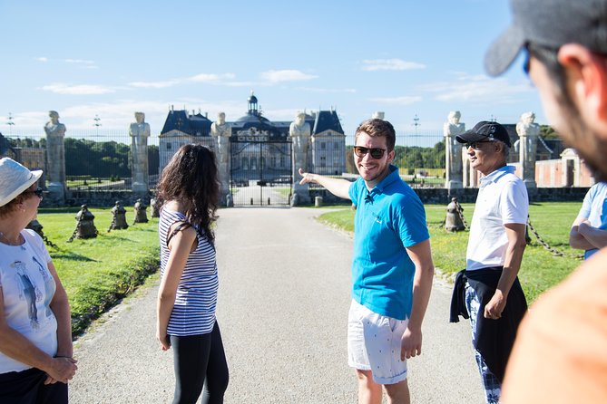 Fontainebleau and Vaux-Le-Vicomte Castle Small-Group Day Trip From Paris - Blandy-les-Tours: the quick medieval photo detour