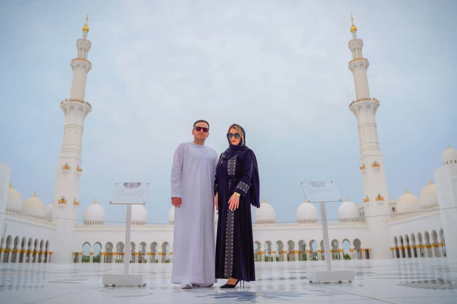 From Abu Dhabi: Grand Mosque, Royal Palace, and Etihad Tower - Lunch at the Mosque Mall: How to Use the 45-Minute Window