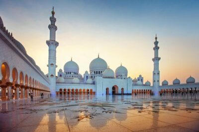 From Abu Dhabi: Sheikh Zayed Mosque, Royal Palace & Etihad Tower - City Corniche Photo Stop and the Emirates Palace Perspective