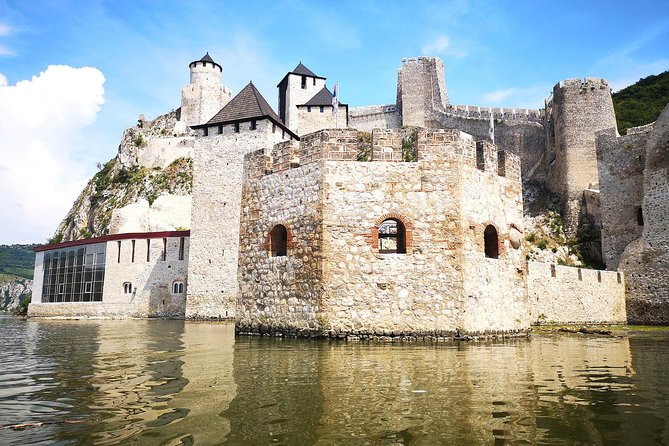 From Belgrade: Golubac Fortress & Iron Gate Danube Gorge - Kapetan Mišin Breg: sculptures, lunch, and a gorge view that hits