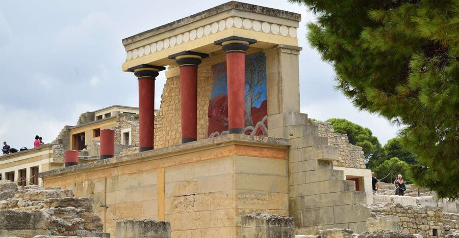 From Chania: Knossos Palace and Heraklion Full-Day Tour - Comfort tips that make Knossos and the museum easier