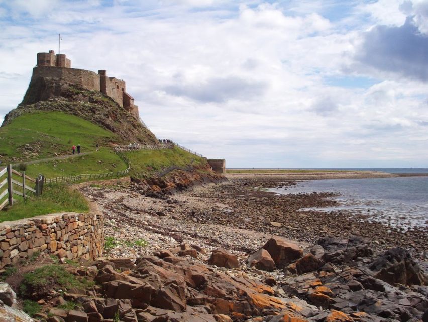 From Edinburg: Viking Coast & Alnwick Castle Day Tour - Berwick-on-Tweed and the Border Crossing: Quick but Memorable