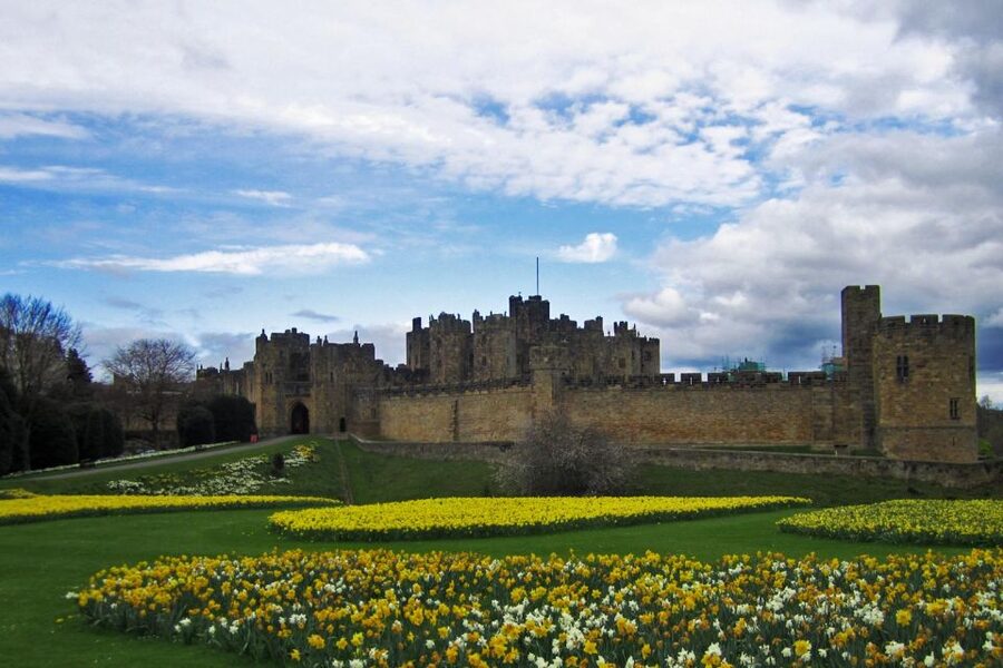 From Edinburg: Viking Coast & Alnwick Castle Day Tour - Alnwick Castle: The Windsor of the North in Real Life