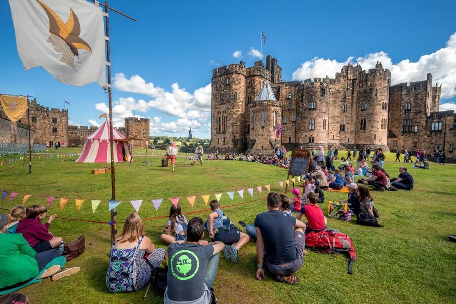 From Edinburgh: Day Trip to Bamburgh and Alnwick Castle - A border-bus day that turns into real castle time