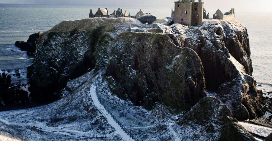 From Edinburgh: Glamis and Dunnottar Castles Tour in Italian - Meeting at 190 High Street and finishing near Hanover Street