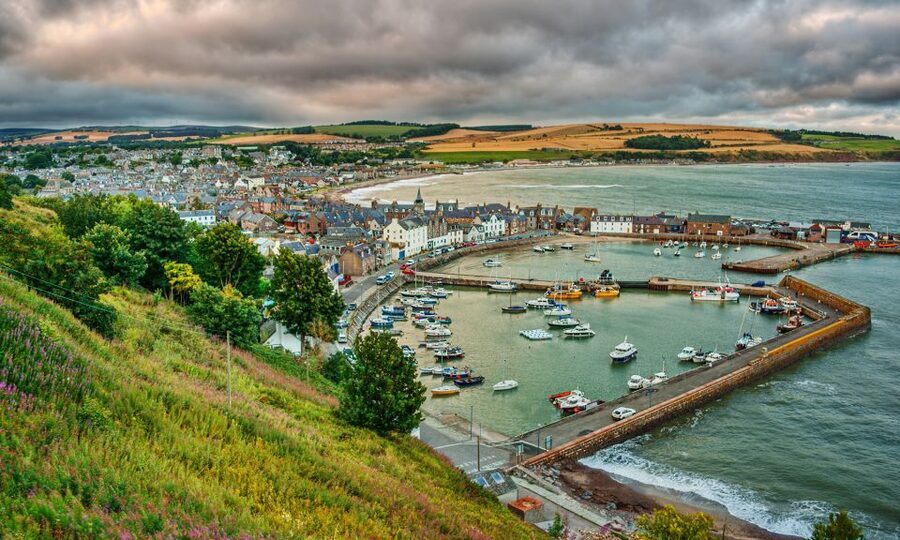 From Edinburgh: Scottish Castles Tour in Spanish - A Spanish day trip from Edinburgh: how the 10 hours run