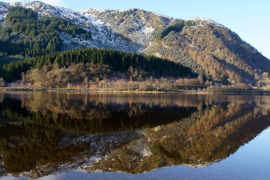 From Edinburgh: West Highland Lochs and Castles Day Trip - Luss and the Lochside Break: Reset Your Brain on Real Water