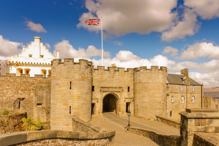 From Glasgow: Loch Lomond, Trossachs & Stirling Castle Tour - Into the Trossachs: Rob Roy country, lochs, hills, and stories