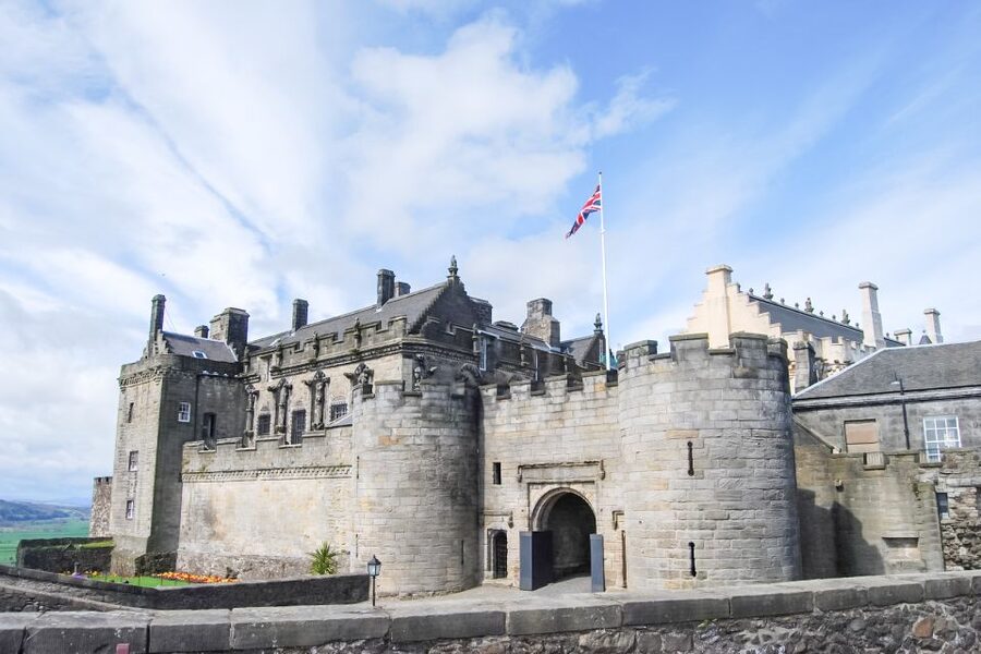 From Glasgow: Loch Lomond, Trossachs & Stirling Castle Tour - Lunch in Aberfoyle, then Callander coffee stop