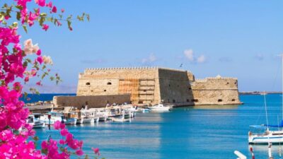 From Heraklion: Historical Center City Tour & Knossos Palace - Heat, crowds, and the headset advantage