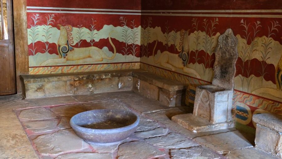 From Heraklion: Historical Center City Tour & Knossos Palace - Transport and pacing: what the day feels like