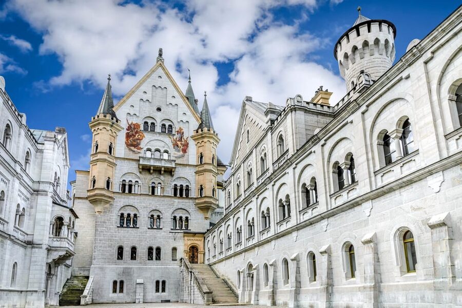 From Hohenschwangau: Tour to Neuschwanstein Castle - Coming down by horse-drawn carriage: a calmer finish