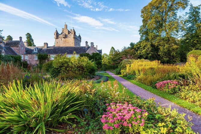 From Inverness: Cawdor Castle, Cairngorms and Highland Coos - Stop 4: Aviemore for lunch and a real local break