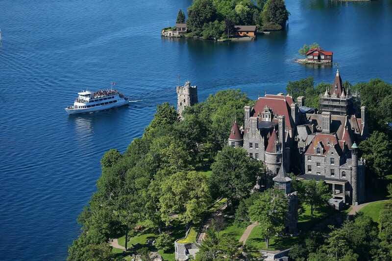 From Ivy Lea: 1000 Islands Boldt Castle Scenic Cruise - Listening to the narration in English and French