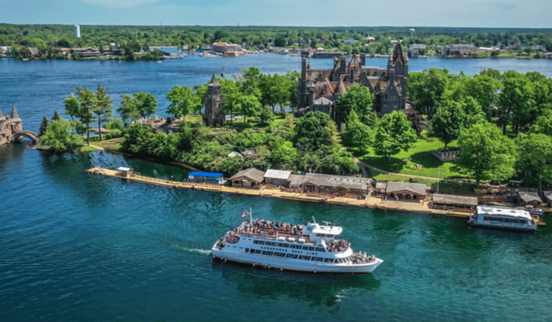 From Ivy Lea: 1000 Islands Boldt Castle Scenic Cruise - Onboard comfort: when the bar and warmth help