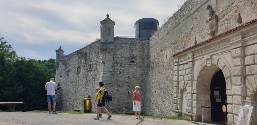 From Krakow: Ojców National Park & Ogrodzieniec Castle Tour - Ojców National Park: Best for Limestone Views and Easy-Walk Rhythm
