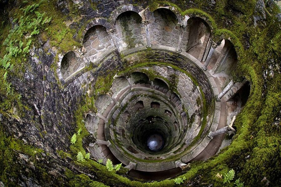 From Lisbon: Pena Palace, Regaleira, Sintra & Cascais Tour - Sintra’s Old Town Break: Photos, Shopping, and a Lunch Plan
