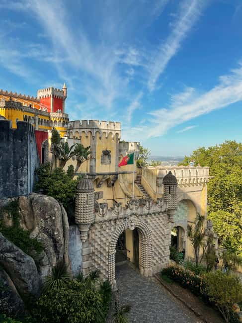 From Lisbon: Sintra Half-Day Tour with Pena Palace Tickets - Food stop at Casa Piriquita: travesseiro, queijada, and ginjinha