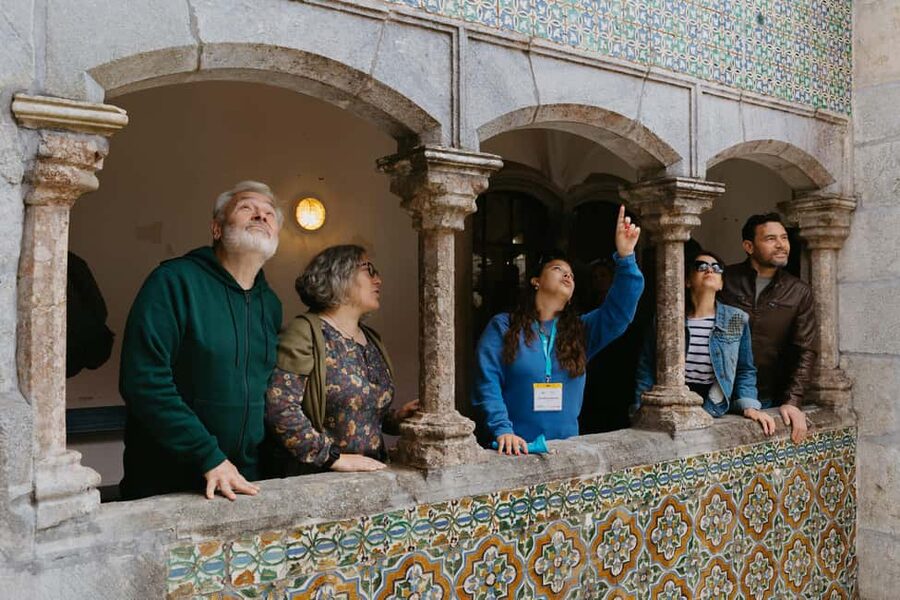 From Lisbon: Sintra, Pena Palace and Quinta da Regaleira - Sintra’s historic center: what to do with 1.5 hours of freedom