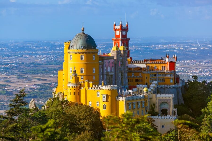 From Lisbon: Sintra, Pena Palace and Regaleira Day Trip - A real lunch break in Sintra town (plus pastries worth planning for)
