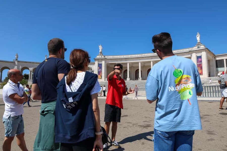 From Lisbon: Small Group to Pena Palace, Nazaré & Fátima - Should you book this Lisbon to Pena Palace, Nazaré & Fátima day trip?