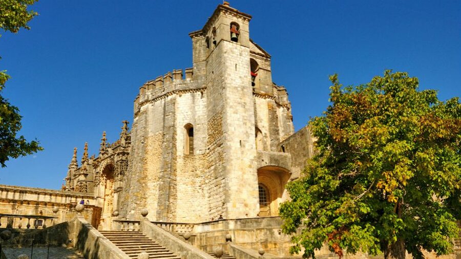 From Lisbon: Tomar, Christ Convent & Almourol Castle Tour - Tomar’s streets and churches: walking a Templar-founded town