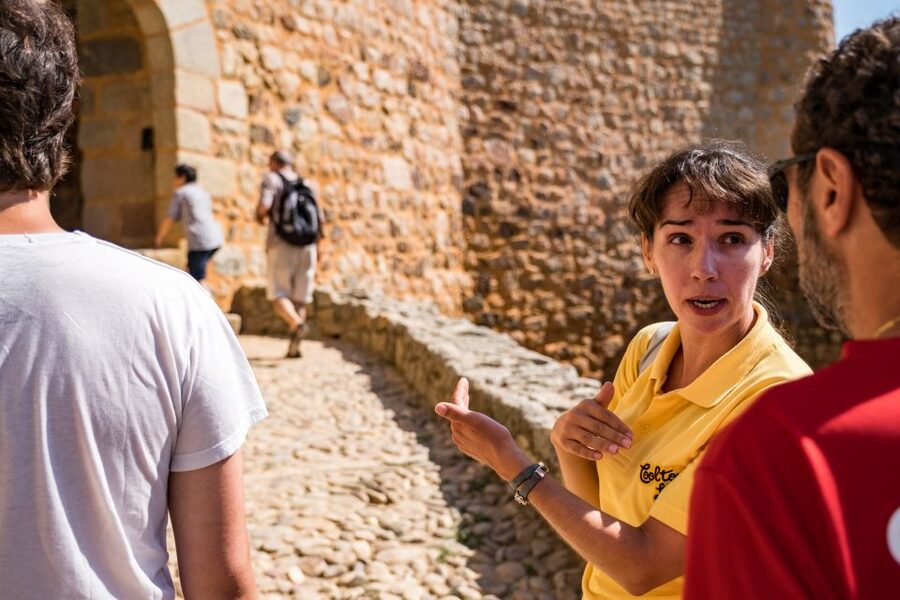 From Lisbon: Tomar, Convent of Christ & Almourol Castle - Lunch time in Tomar: how to use your free 1.5 hours
