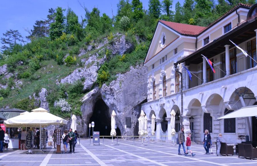 From Ljubljana: Postojna Cave & Predjama Castle Guided Trip - Key highlights at a glance