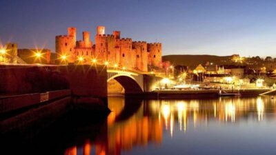 From Llandudno: Portmeirion, Snowdonia and Castles Tour - Meeting at Llandudno Train Station and Getting Comfortable in a 16-Seat Minibus