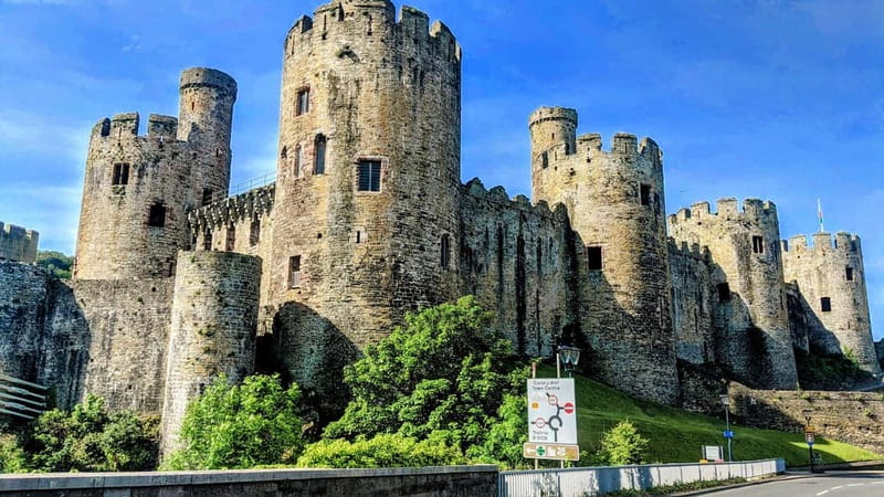 From Llandudno: Portmeirion, Snowdonia and Castles Tour - Pen-y-Pass, Mount Snowdon Viewpoints, and a 360° Moment Over the Valley