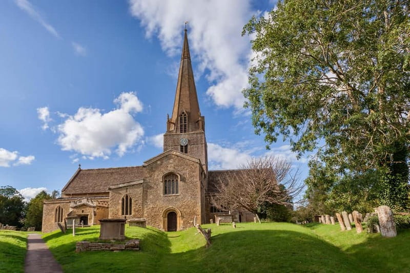 From London: Cotswolds, Blenheim Palace & Downtown Abbey - Coach comforts and guide style: how the day feels in motion