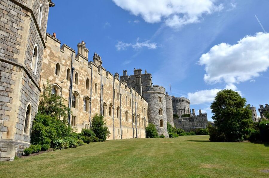 From London: Half-Day Trip to Windsor with Castle Tickets - Coach commentary: how the guide shapes the whole experience