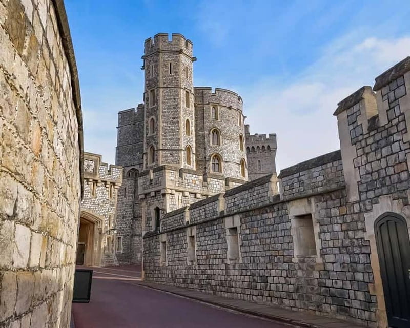 From London: Stonehenge & Windsor Castle Tour with Tickets - The coach transfer: using the 100 minutes well