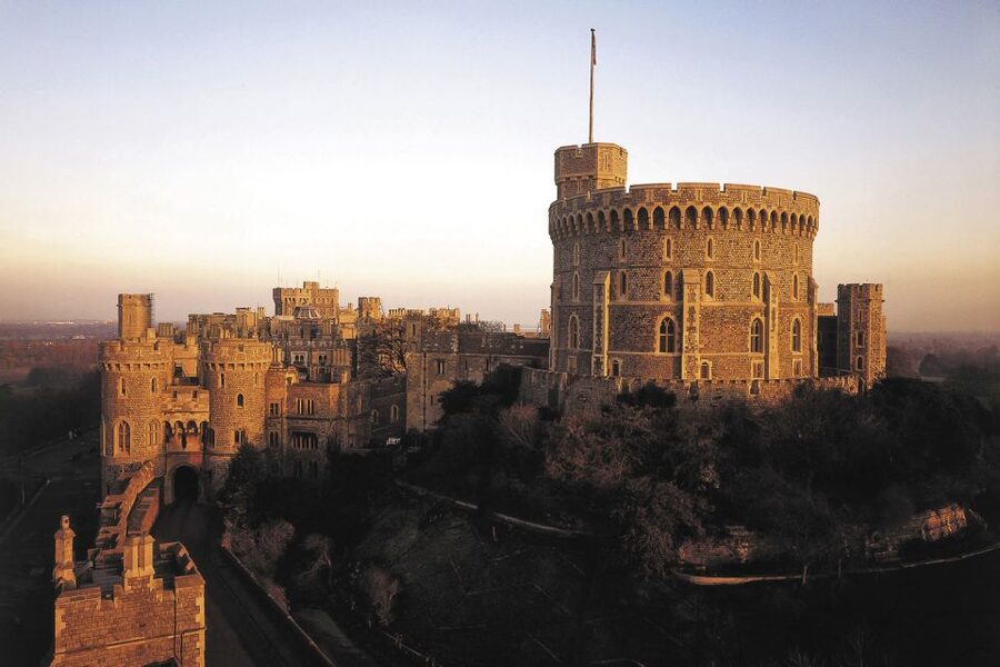 From London: Windsor Castle Afternoon Sightseeing Tour - Queen Mary’s Dolls’ House: miniature tech that still feels impressive