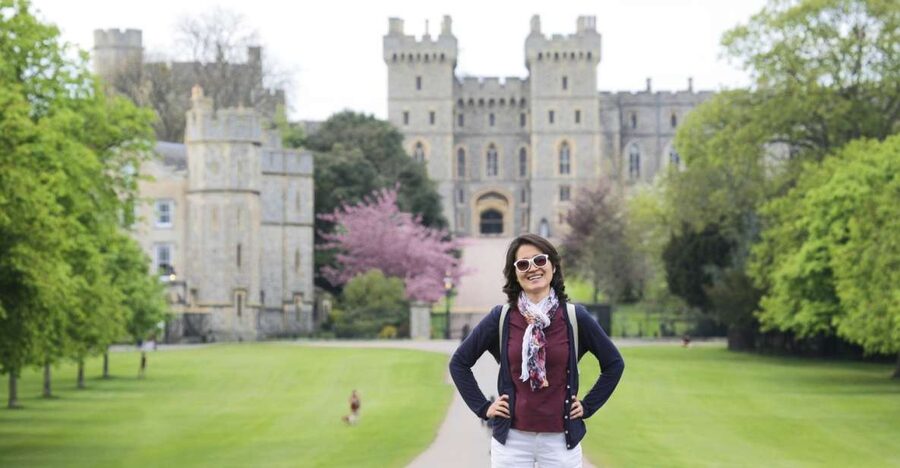 From London: Windsor Castle Afternoon Sightseeing Tour - Getting to the bus: finding Golden Tours fast in London