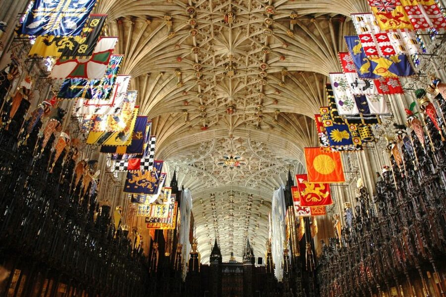 From London: Windsor Castle Royal Afternoon Sightseeing Tour - St George’s Chapel: plan your route around closures and service times