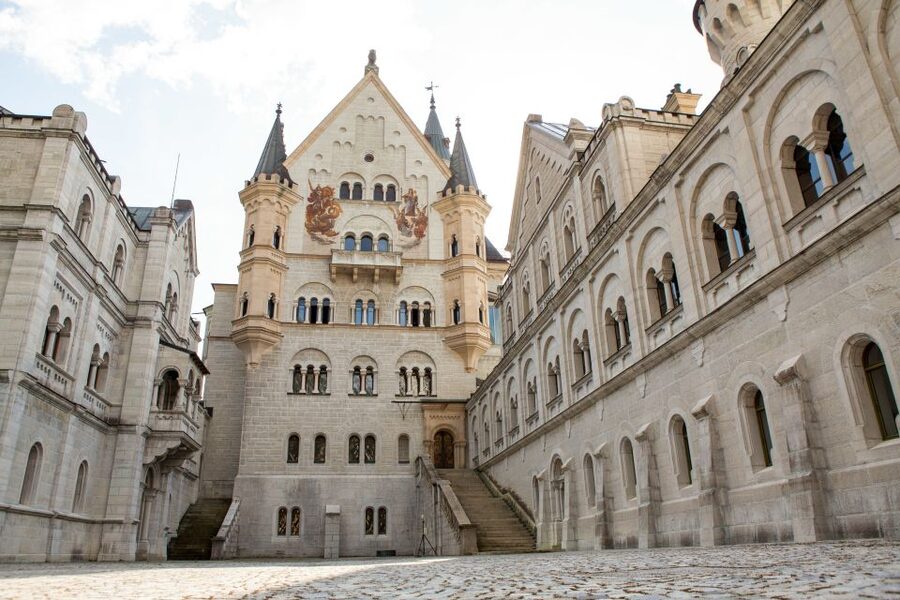 From Munich: Neuschwanstein Castle Full-Day Trip by Van - Neuschwanstein Castle: what the guided visit really gives you