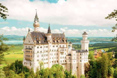 From Munich: Premium Neuschwanstein Castle & Linderhof Tour - Meet at Karlsplatz 21, then settle into the luxury coach