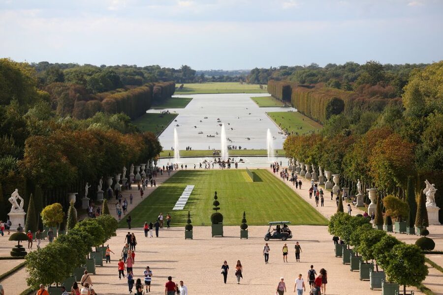 From Paris: Giverny and Versailles Palace Guided Day Trip - A Realistic Day Plan: Versailles First, Then Monet’s World