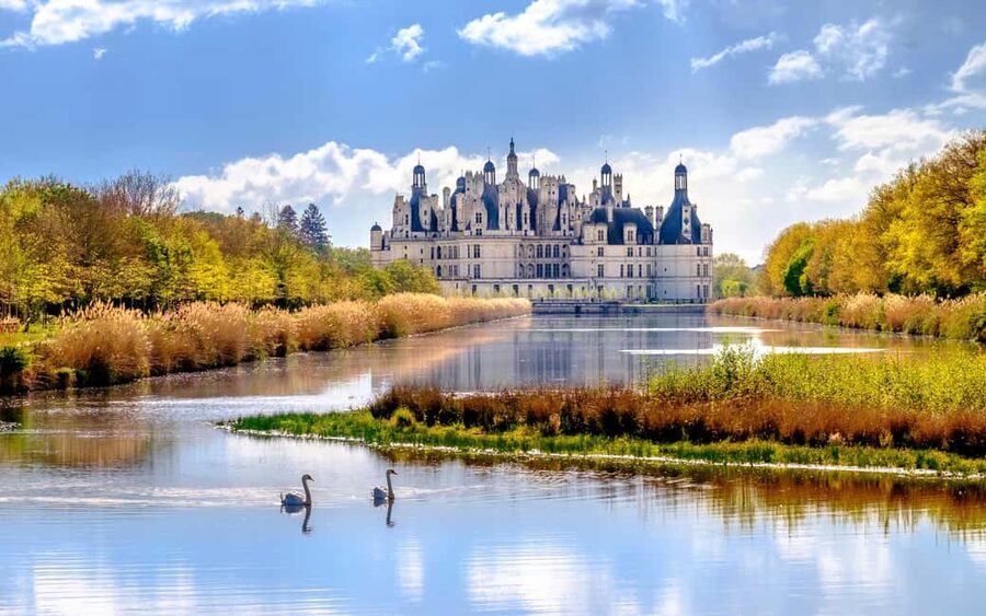 From Paris: Loire Valley Castles Day Trip With Wine Tasting - Meeting at the Catacombs of Paris: Your Start Point Matters